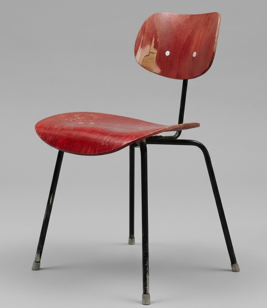 Egon Eiermann SE68 Red
